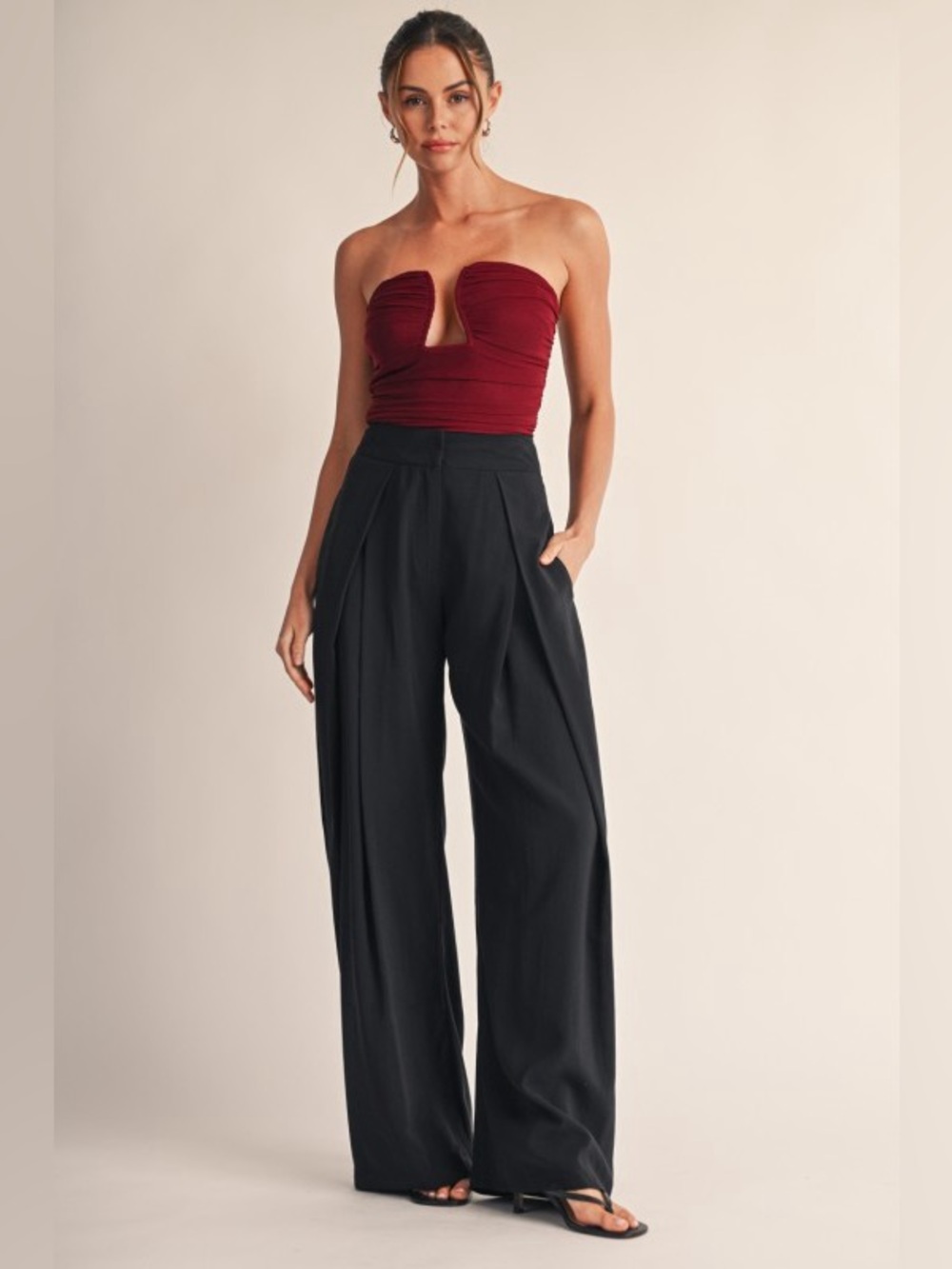 Wide-Leg High-Rise Pants in Black